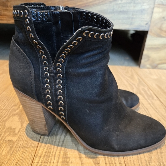 Vince Camuto | Finchie Ankle Bootie, Size 8.5 - Picture 1 of 7